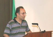 Methoden und Know-How zur Montage einer Nuklearbombe vervollständigt Aussage von Dr. Alireza Assar, einem Exil-Iranischen Atomforscher in einer Pressekonferenz Paris, Juli 2005