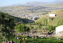 Demonstration in Sanandaj Iran zwei Kinder wurden getötet Die Menschen von Sanandaj veranstalteten eine Demonstration gegen die Unterdrückungspolitik der Mullahs in Kurdistan