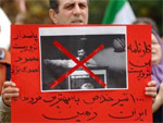 Vor dem iranischen Generalkonsulat in Hamburg haben Demonstranten gegen den iranischen Präsidenten Mahmud Ahmadinedschad protestiert.