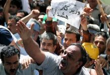Fabrikarbeiter in Iran demonstrieren gegen 20 Monate lang ausstehende Löhne