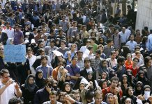 „Tod dem Diktator“ und „Es lebe die Republik“ Rufe am Imam Hossein Platz in Teheran
