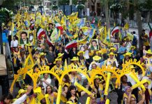 Tausende Iraner vor dem UN Hauptquartier sagen „Nein“ zu Ahmadinejad und fordern den UN Schutz von 3400 Dissidenten in Camp Ashraf