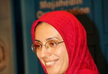 Zohreh Akhyani während des jährlichen Kongresses zur neuen Generalsekretärin der „Organisation der Volksmojahedin Iran“ gewählt