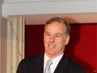 Howard Dean: USA sind nicht nur moralisch, sondern auch juristisch dafür verantwortlich, was den 3 400 unbewaffneten Zivilpersonen von Ashraf passiert