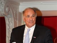 Gouverneur Ed Rendell: Die 400 Menschen, die von Camp Ashraf nach Camp Liberty gehen wollen, müssen wohl die mutigsten Menschen auf diesem Planeten sein