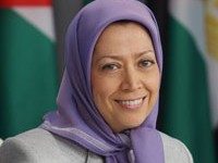 Frau Rajavi begrüßt Aussagen von Clinton und fordert eine simultane Delistung mit dem Umzug, um alle Problem zügig zu lösen