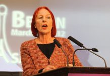 Frau Dr. Tüllmann: Gerade Ashraf ist ein Vorbild für die Zukunft, wie wir Menschen unser Leben gestalten können