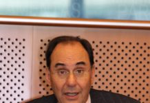EU Parlament verweigert irakischem Vertretern wegen ihrer Beteiligung an zwei Massakern in Camp Ashraf den Zutritt zum Parlament