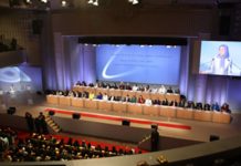 Eine internationale Tagung rühmte am Frauentag die einzigartige Führung einer Gleichheitsbewegung durch Maryam Rajavi