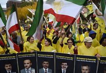 Iraks Machthaber Maliki kriminalisiert iranische Dissidenten, um eigene Verbrechen zu legitimieren PROTESTERS CHANT SLOGANS OUTSIDE THE WHITE HOUSE DURING A RALLY AGAINST THE VISIT OF NOURI AL-MALIKI TO THE U.S.
