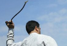 Iran: Fünf Männer ausgepeitscht und ein Christ „an den Lippen verbrannt“. Grund: Essen während des Ramadan