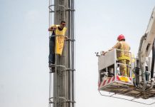 Iran: Junger Mann protestiert in Teheran gegen die ‚Armut und Unterdrückung‘ durch das Regime