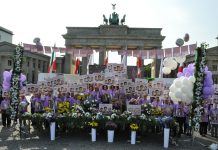 Hunderte Exiliraner feiern 50-jähriges Bestehen der iranischen Volksmodjahedin