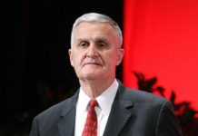 General Hugh Shelton: USA müssen ihren Versprechungen an die iranischen Dissidenten treu bleiben