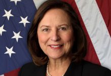 Senatorin Deb Fischer: Dem iranischen Regime müssen Strafen auferlegt werden dafür, dass es seinen atomaren Bestrebungen nachgegangen ist
