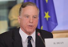 Howard Dean: Transparenz muss eine Bedingung für die Gespräche mit dem Iran sein