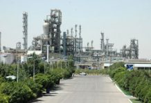 IRAN: Hunderte von Arbeitern in der Erdölindustrie protestieren gegen ‚diskriminierende Löhne’