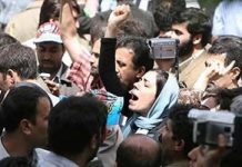 IRAN: Ein Arbeiter, der gegen die Vorenthaltung von Löhnen demonstrierte, wurde festgenommen