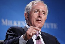 Senator Corker drängt Obama, das Nuklearabkommen mit dem Iran entweder zu verschärfen oder aufzugeben