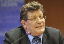 Mitglied des Europaparlaments widerlegt die Ableugnung von Verstößen gegen die Menschenrechte seitens des iranischen Regimes