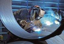 Das iranische Regime räumt verbreitete Schließungen der Industrie und atemberaubende Jugendarbeitslosigkeit ein