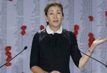 Ingrid Betancourt zollt den Märtyrern der PMOI (MEK) ihren Tribut