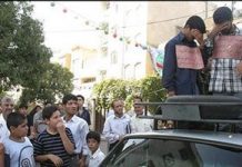 IRAN: Zwei Männer am Pranger in den Straßen von Pakdasht