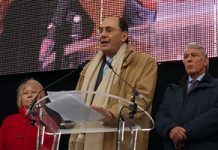 Ein prominenter Politiker der EU erklärt: „Wir lassen uns durch das Lächeln Rouhanis nicht täuschen“
