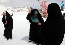 Wegen “unislamischer Fotos” im Internet: Unverschleierte Models im Iran verhaftet