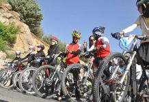 Frauen für Fahrradfahren in der Öffentlichkeit verhaftet