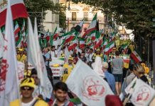 Große Demonstration und Kundgebung in Berlin, um gegen die Welle der Hinrichtungen im Iran zu protestieren