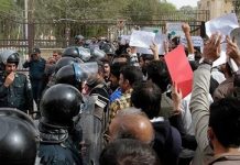 Protestveranstaltungen verschiedener sozialen Bereiche im Iran vor dem Parlament