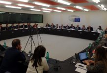 Europäische Parlamentarier fordern die EU zu einer Änderung der Politik gegenüber dem Iran auf