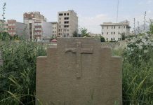 Iran: Der Eingang zu dem historischen christlichen Friedhof versperrt