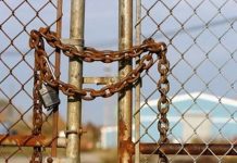 Exzessive Importe und Schmuggel sind im Iran die Hauptursache der Fabrik-Schließungen