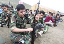 Das iranische Regime rekrutiert weiterhin Kindersoldaten, die für es kämpfen sollen