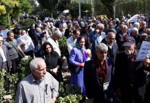 Iran: Protestkundgebung von Rentnern gegen die Armut, die kümmerliche Situation des Auskommens und die hohen Preise