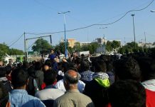 Demonstrierende Arbeiter der größten iranischen Zuckerrohrmühle stören staatliche Freitagspredigt