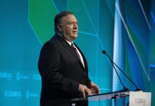Pompeo fordert Ölunternehmen zum Stop der Ölimporte vom iranischen Regime auf