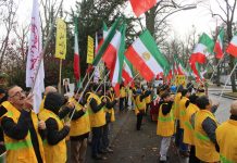 Volksmodjahedin demonstrieren vor der Berliner Botschaft der Mullahs