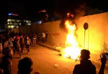 Iranisches Konsulat in Kerbala von irakischen Demonstranten angegriffen