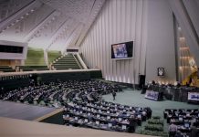 Erste öffentliche Sitzung des neuen Parlaments des Regimes: Ein Zeichen der absoluten Sackgasse