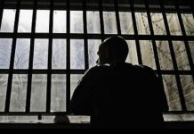 Ein Iranischer politischer Gefangener: Schweigen ist ein Verbrechen