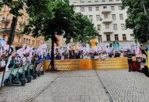 Die lachhaften Instruktionen des Außenministers des iranischen Regimes für ein schwedisches Gericht: