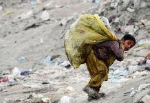 Die Wirtschaft des Iran ist im freien Fall. Wer ist schuld?