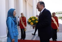 Mike Pompeo trifft sich mit Maryam Rajavi vom NWRI in Ashraf 3 in Albanien