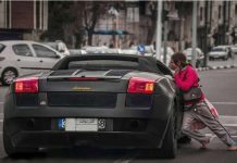 An die UN Vertreterin: Um das Leben der Iraner zu verbessern, sollten sie die iranische Führung bitten, ihre Taschen zu leeren