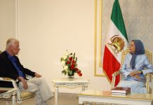 Nobelpreisträger Sir Richard Roberts besucht Ashraf 3 und trifft Maryam Rajavi