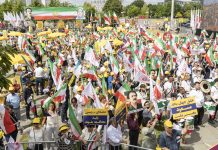 Großkundgebung in Berlin: Mehrere tausend Iraner demonstrieren in Regierungsviertel