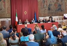 Die gewählte NWRI-Präsidentin Maryam Rajavi spricht vor dem italienischen Parlament und ruft zu internationalen Maßnahmen zur Unterstützung des iranischen Aufstands auf Am Mittwoch